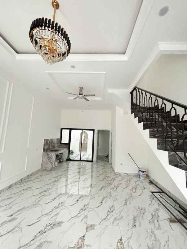 dijual rumah jalan raya ciledug