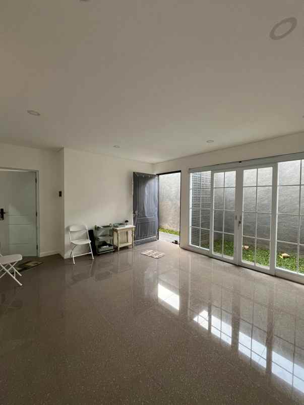 dijual rumah jalan raya cinere limo