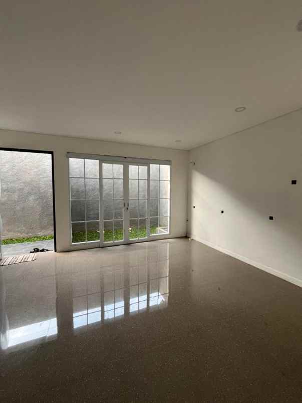 dijual rumah jalan raya cinere limo