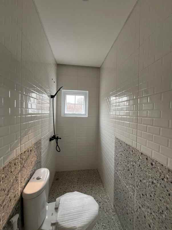 dijual rumah jalan raya cinere limo