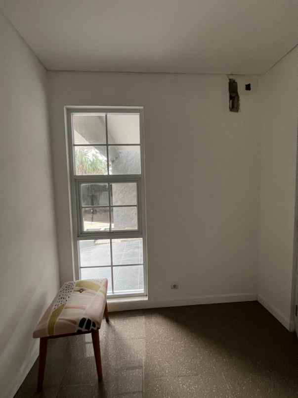 dijual rumah jalan raya cinere limo