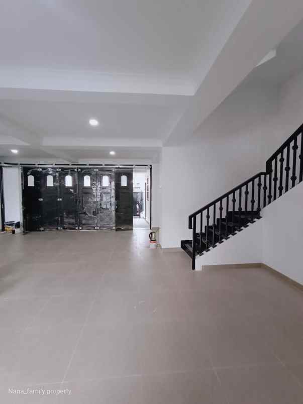 dijual rumah jalan raya deplu adam