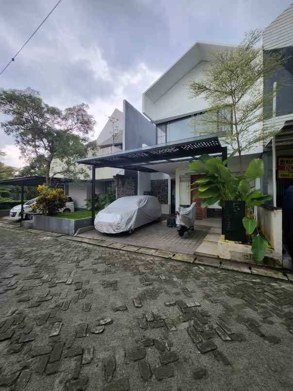 dijual rumah jalan raya veteran bintaro
