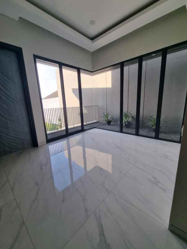 dijual rumah jalan taman golf