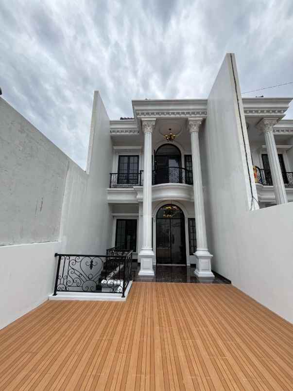 dijual rumah jati padang