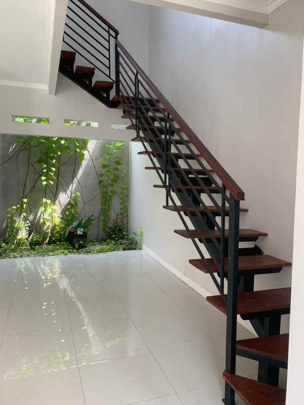 dijual rumah jl asri kavling deplu