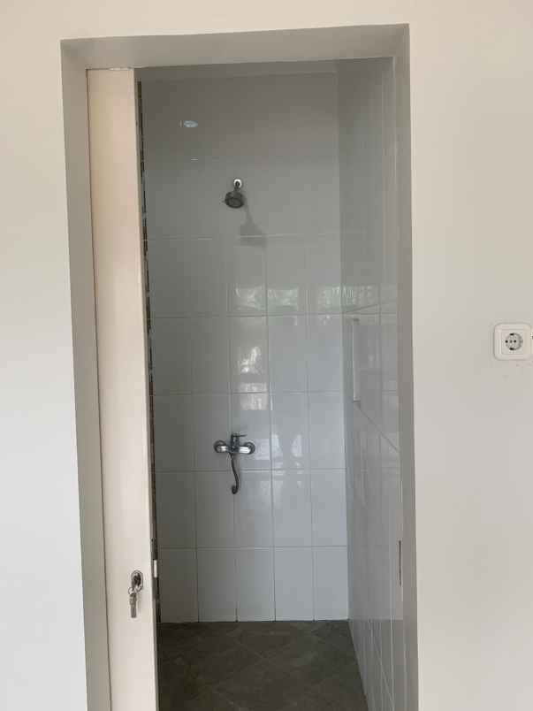 dijual rumah jl asri kavling deplu