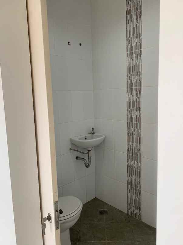 dijual rumah jl asri kavling deplu