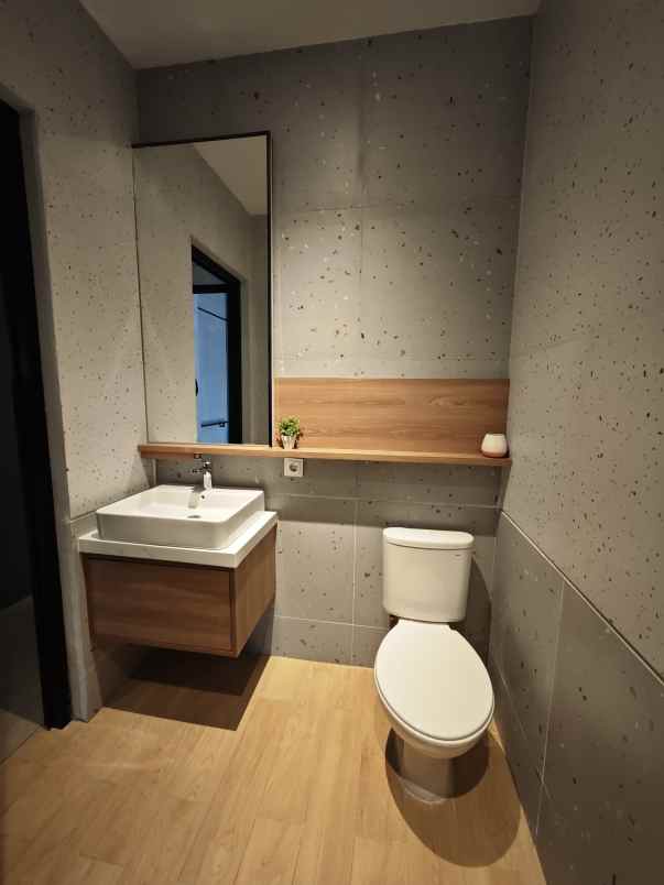 dijual rumah jl avoria estate kemang