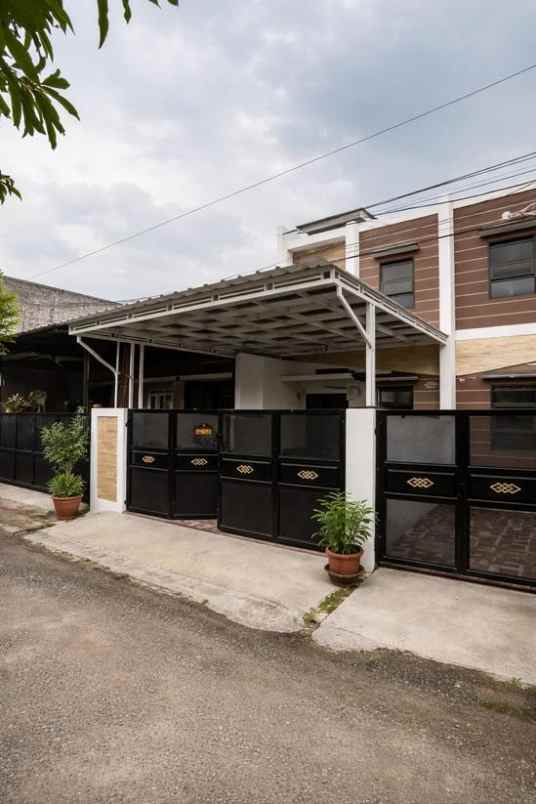 dijual rumah jl cisaranten kulon