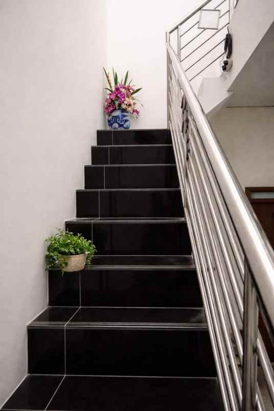 dijual rumah jl cisaranten kulon