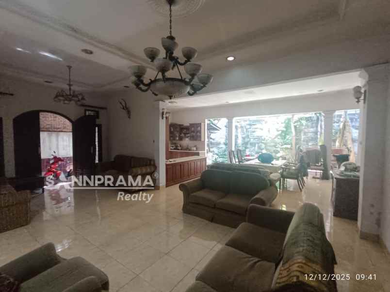 dijual rumah jl damai
