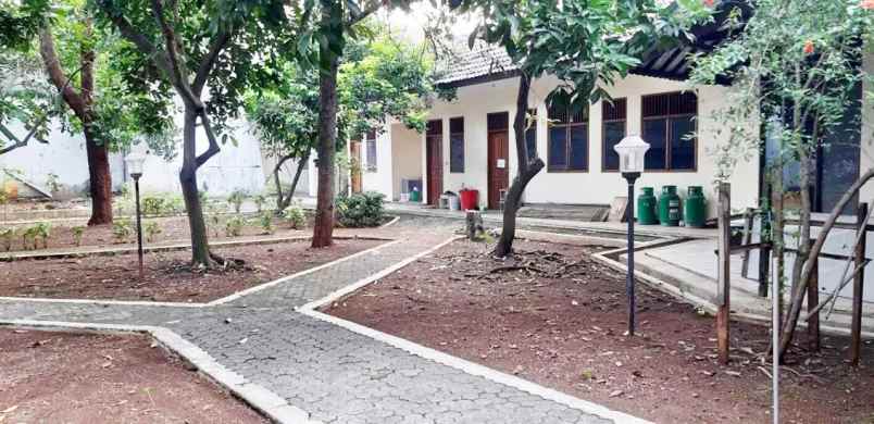 dijual rumah jl e 263 jl e dekat lampu