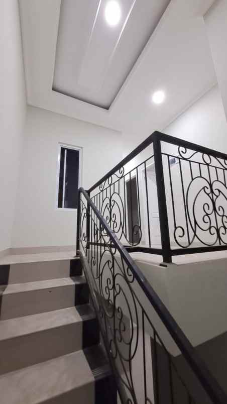dijual rumah jl h kocen kalimulya kec