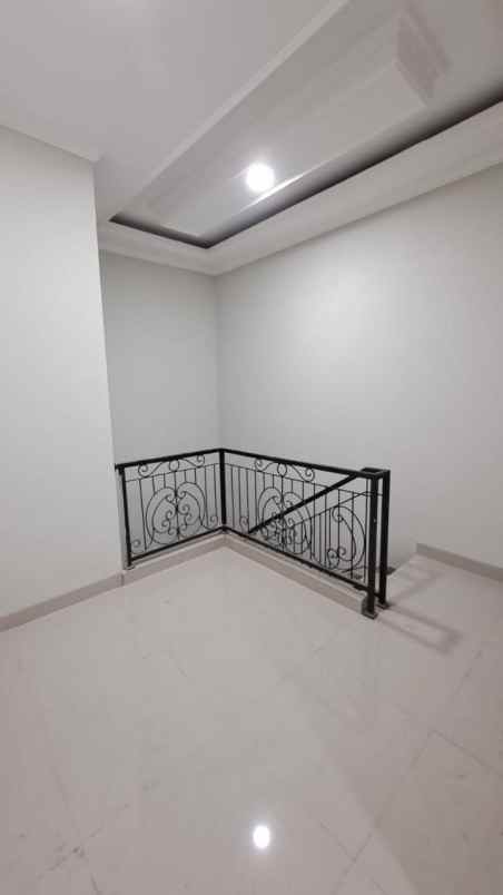 dijual rumah jl h kocen kalimulya kec