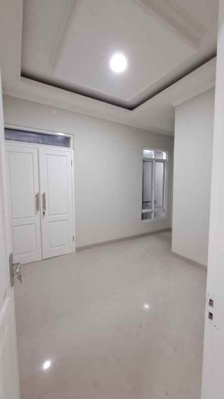 dijual rumah jl h kocen kalimulya kec
