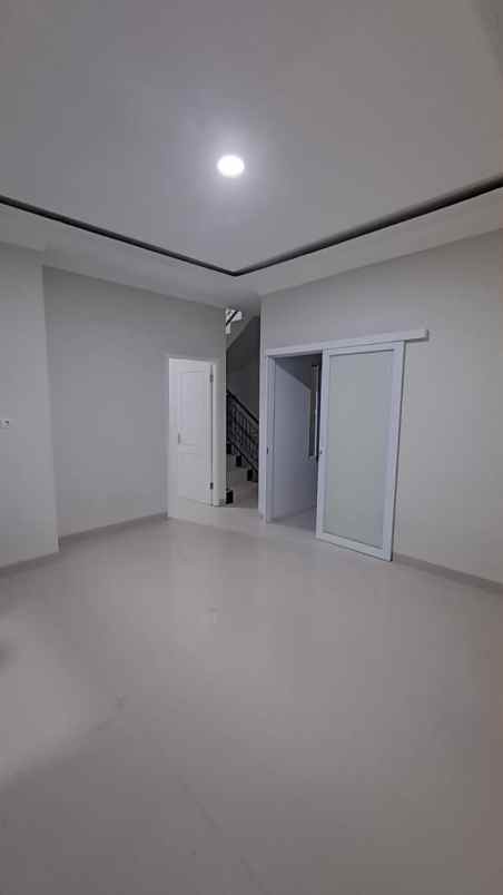 dijual rumah jl h kocen kalimulya kec