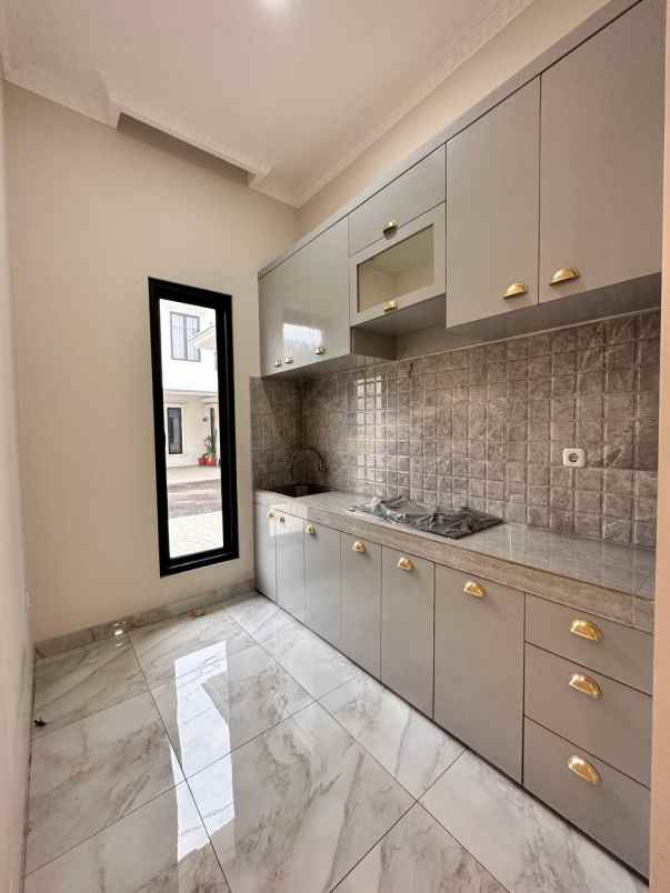 dijual rumah jl jatiwaringin