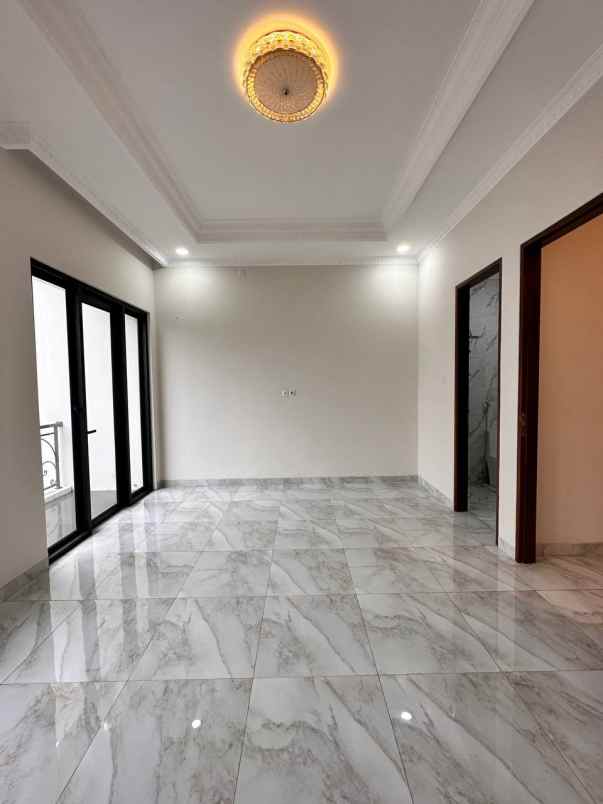 dijual rumah jl jatiwaringin