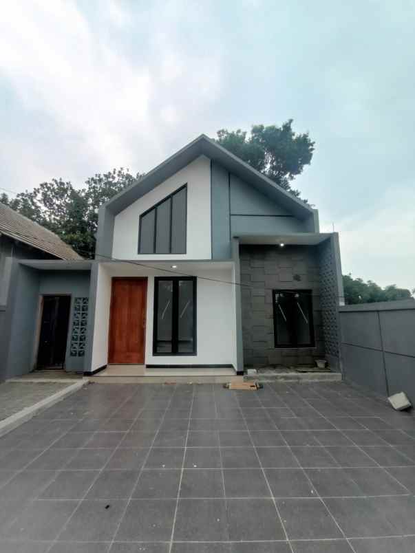 dijual rumah jl kaliurang km 12 5