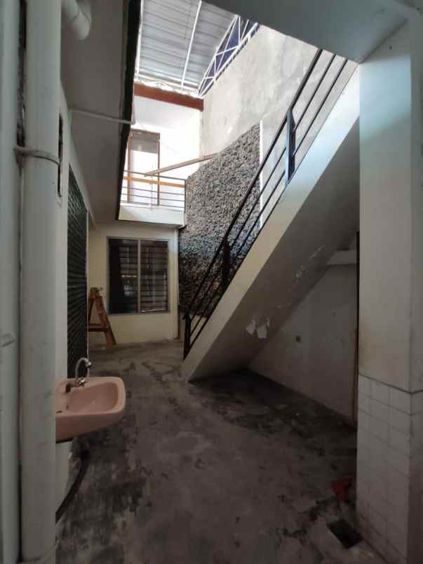 dijual rumah jl lombok gubeng surabaya