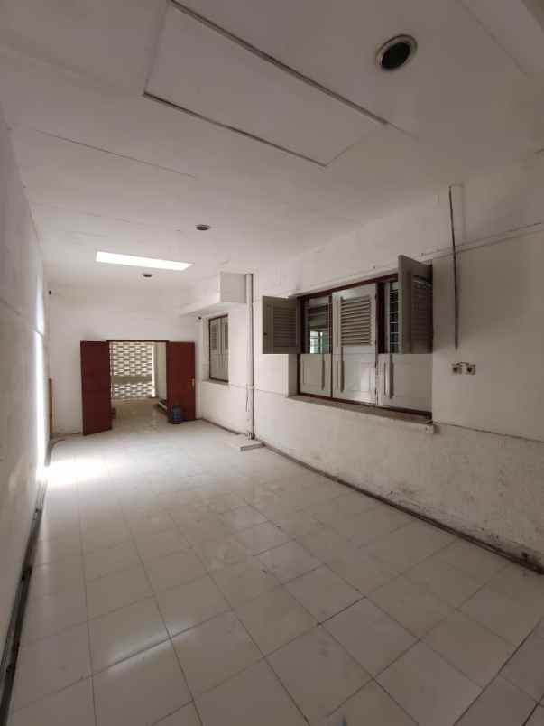 dijual rumah jl lombok gubeng surabaya