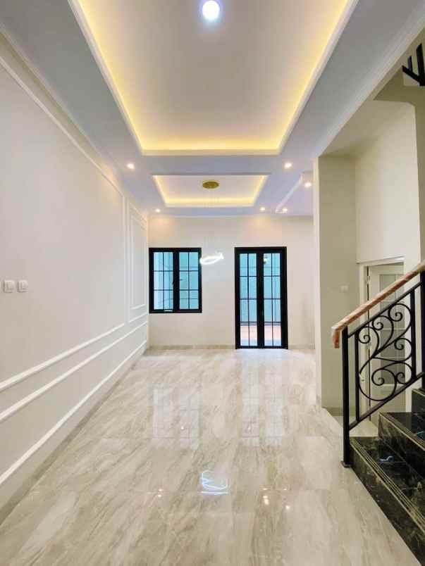 dijual rumah jl m kahfi 1