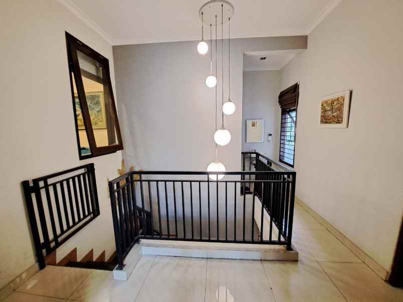 dijual rumah jl makasar jakarta timur