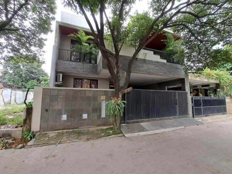 dijual rumah jl makasar jakarta timur