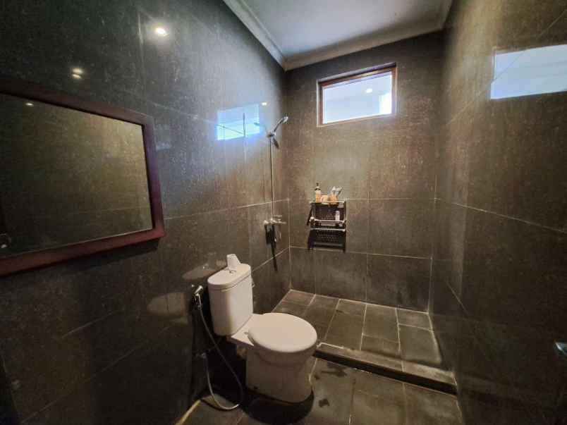 dijual rumah jl makasar jakarta timur