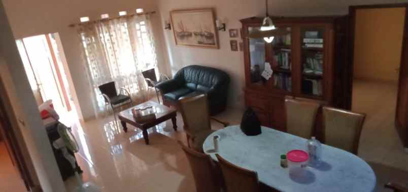 dijual rumah jl merapi