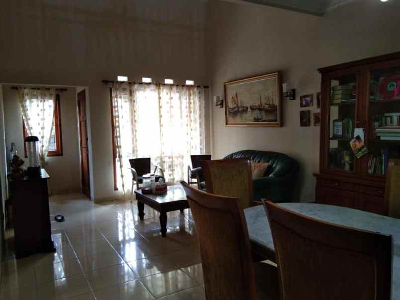 dijual rumah jl merapi