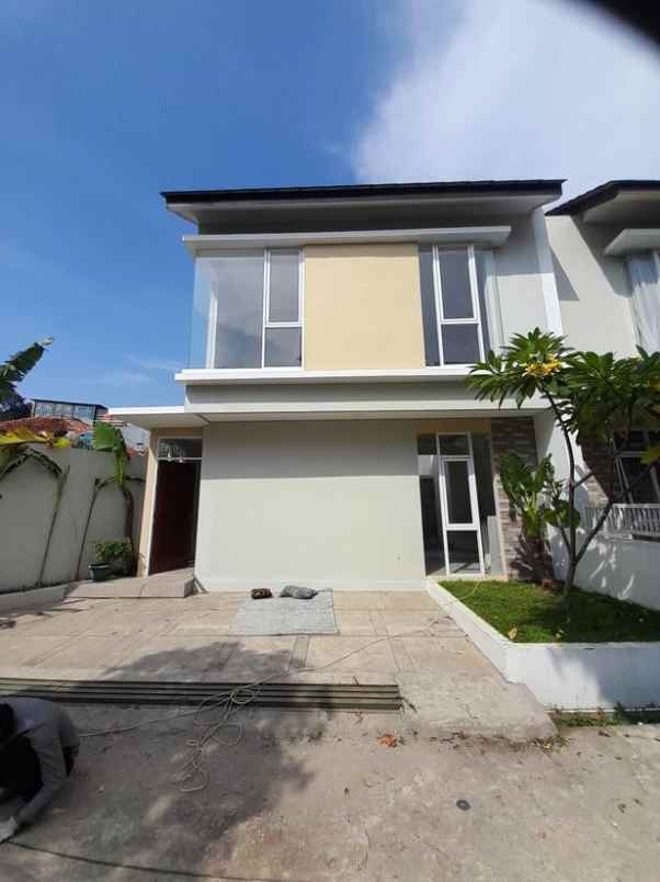 dijual rumah jl merkuri