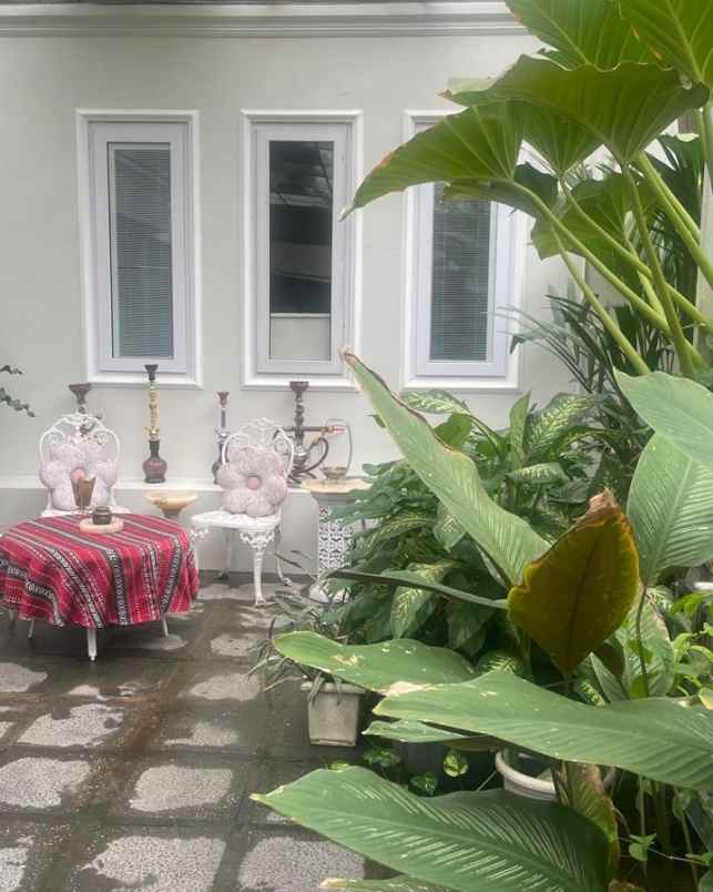 dijual rumah jl pondok bambu asri