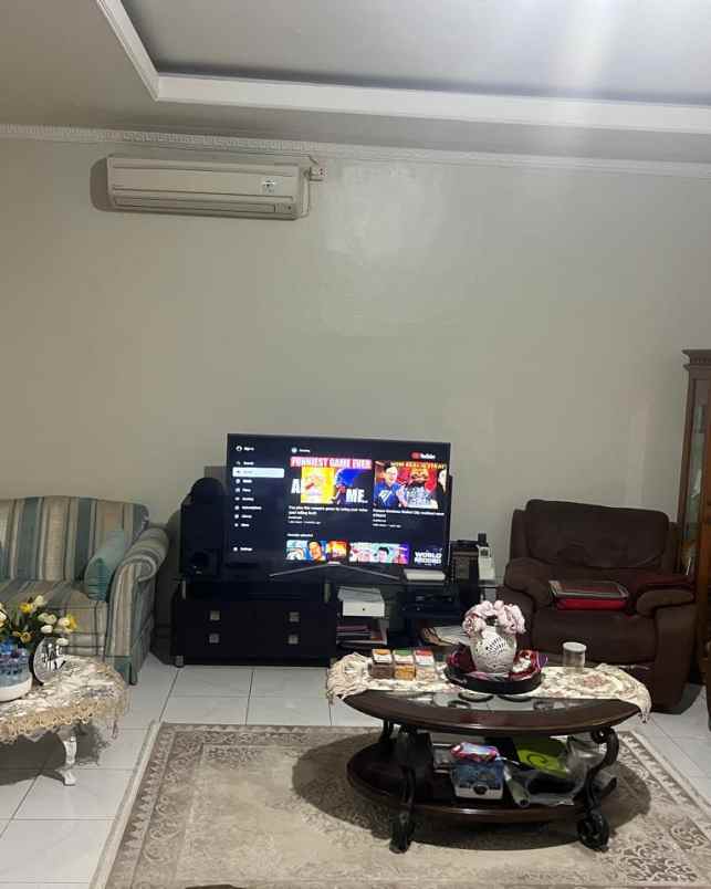 dijual rumah jl pondok bambu asri