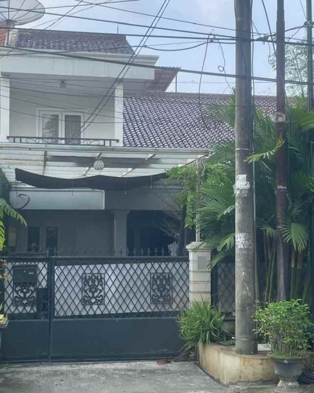 dijual rumah jl pondok bambu asri