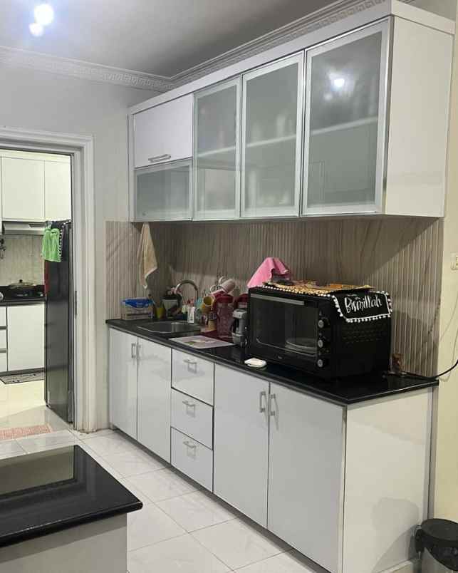 dijual rumah jl pondok bambu asri