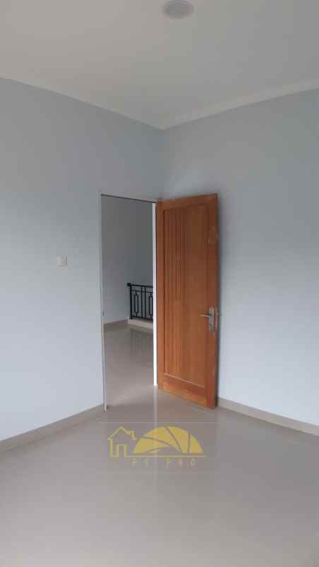 dijual rumah jl radar auri no 32