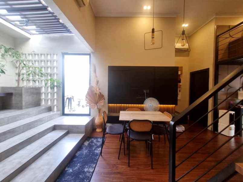 dijual rumah jl rawa bening