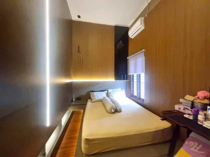 dijual rumah jl rawa bening