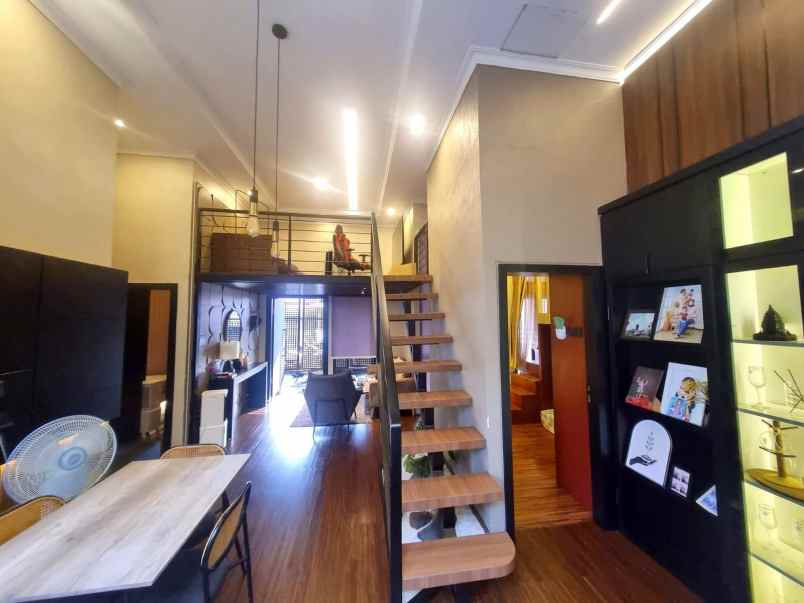 dijual rumah jl rawa bening