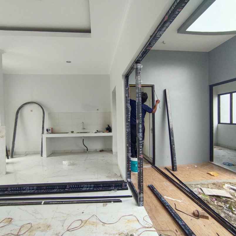 dijual rumah jl raya abiasa pamulang