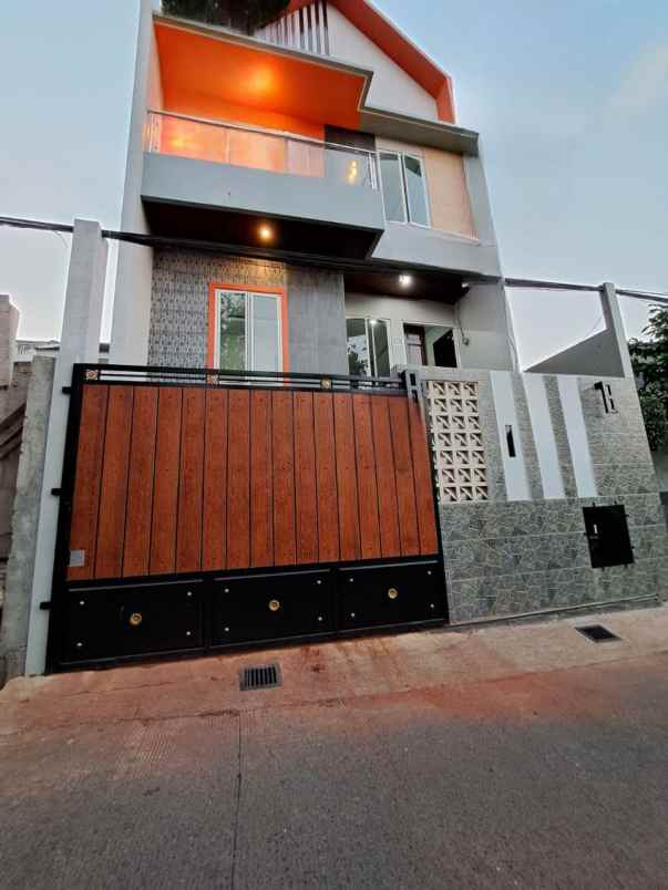 dijual rumah jl raya cipayung