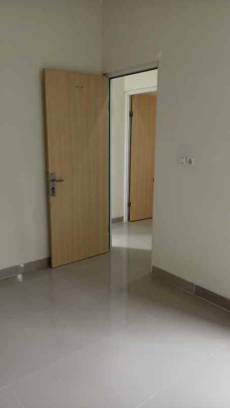 dijual rumah jl raya puspitek serpong