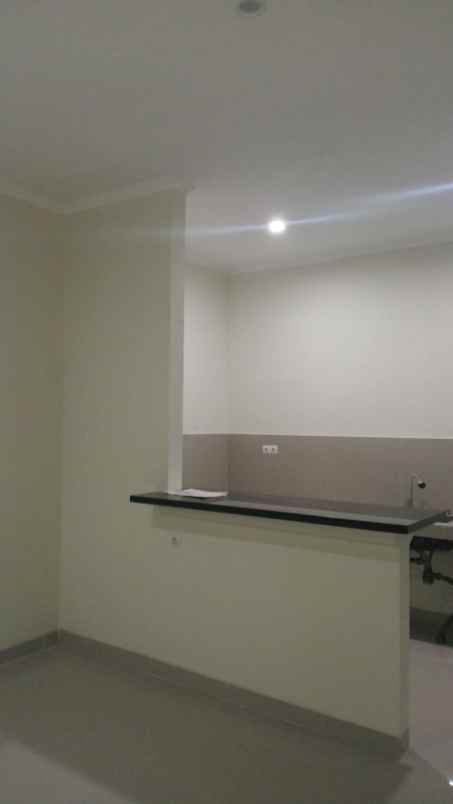 dijual rumah jl raya puspitek serpong