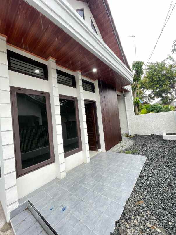 dijual rumah jl saleh gg kedrunan 7 no