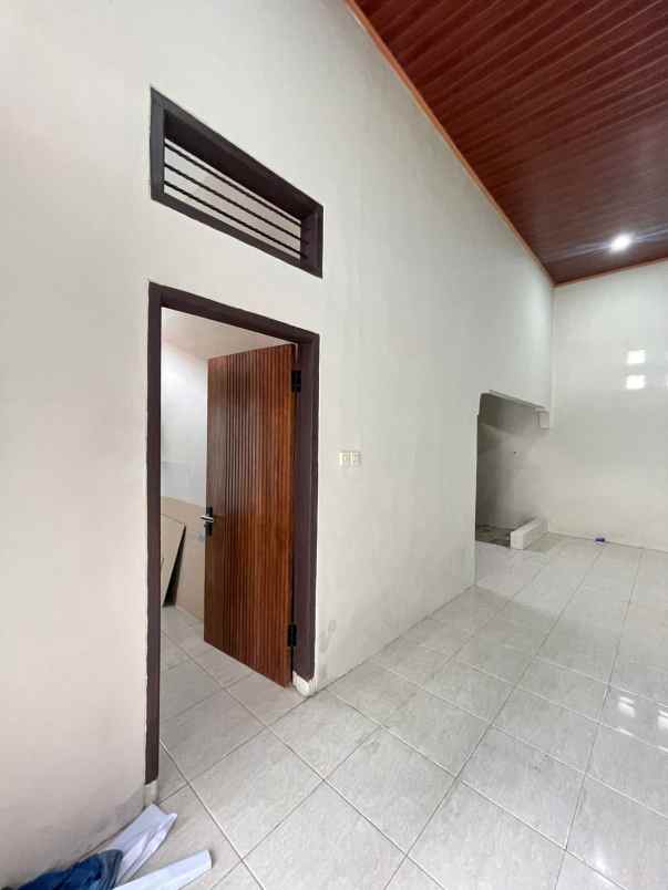 dijual rumah jl saleh gg kedrunan 7 no