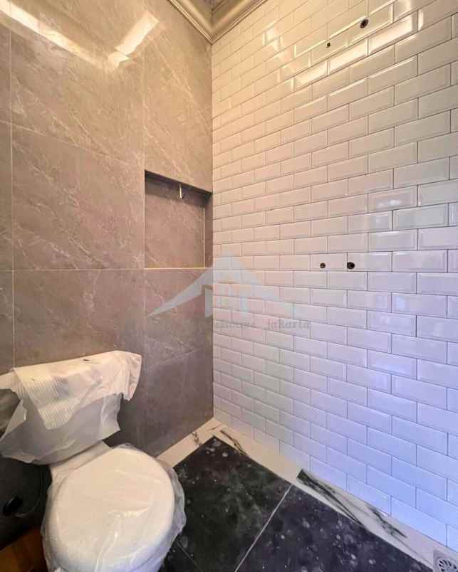 dijual rumah jl tanjung barat selatan