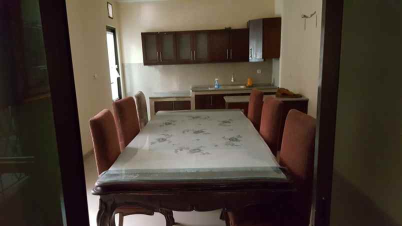 dijual rumah jln raya wolter monginsidi