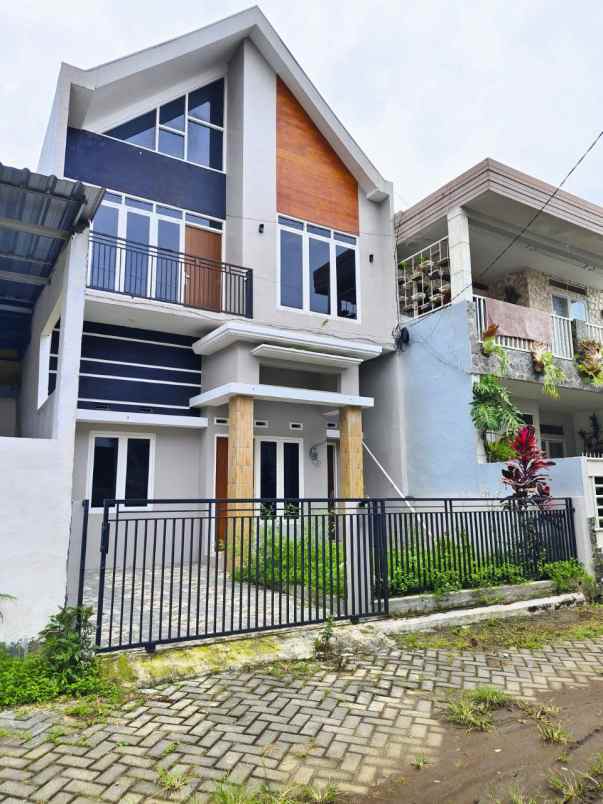 dijual rumah junrejo batu